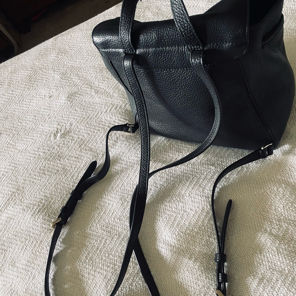 ♠️ Black Pebbled Leather Kate Spade Backpack with Gold Logo - Picture 8 of 13